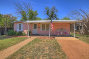 Marilyn House iconic charm 3 mins to downtown!